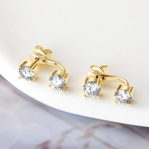 Macro shot of S925 sterling silver gold earrings featuring 1.00CT Moissanite and hallmark