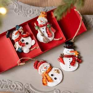 4PCS Christmas snowman resin pendants set with scarves and hats in red gift box