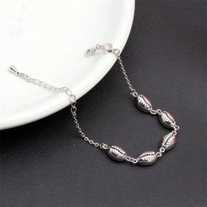 Minimalist silver shell charm bracelet with adjustable chain for a bohemian look