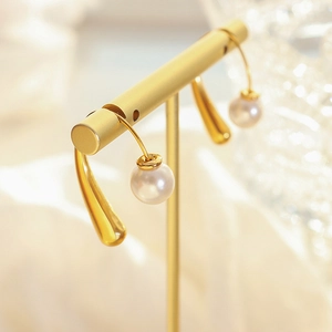 French vintage earrings with 18K gold-plated titanium steel and elegant white pearls