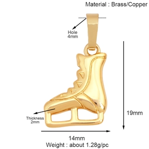 Vue détaillée du pendentif patin à glace doré avec dimensions et mesures techniques