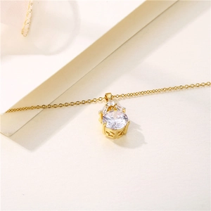 Collana minimalista placcata in oro 18K con ciondolo tondo in zircone su catena sottile