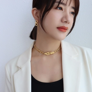 Exaggerated 18k gold strap buckle jewelry set with chunky chain necklace and earrings