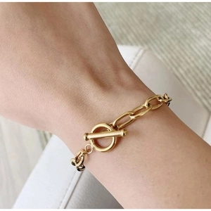 Classic gold paperclip link bracelet for women featuring a minimalist OT toggle clasp