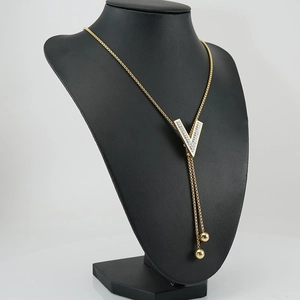 Collana Lunga Da Maglione Da Donna In Acciaio Inossidabile Placcato Oro 18K Geometrica Forma V Strass Regolabile