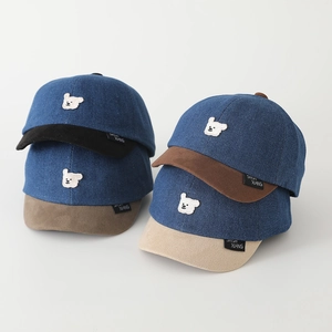 Berretto da baseball in denim per bambini con ricamo a orsetto e visiera corta colorata