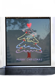 Gros plan d'un autocollant de fenêtre sapin de Noël avec message Merry Christmas sur verre