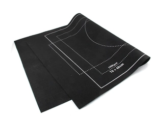 Vue détaillée du tapis de puzzle en feutre noir avec lignes de guidage pour 1000 pièces