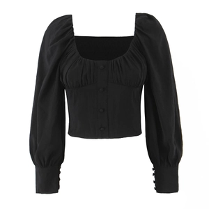 Chemisier noir vintage pour femme à col carré et manches bouffantes élégantes