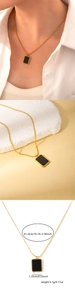 Détail du collier chaîne à billes dorées avec pendentif noir et mesures de taille