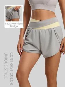 Short de yoga 2 en 1 pour femme avec taille haute gris clair et ceinture jaune en forme de V