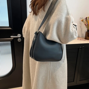 Elegant black crescent shoulder bag in smooth leather with wide adjustable strap for women