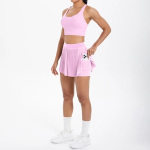 Détail de l'ensemble de yoga rose avec poche pour téléphone dans le short intérieur