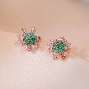 Orecchini a perno vintage a forma di fiocco di neve in oro rosa e verde smeraldo