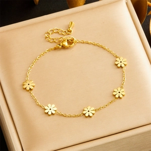 Elegant gold plated stainless steel daisy flower bracelet with adjustable lobster clasp
