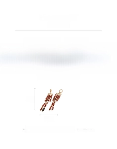 Détail des boucles d'oreilles vintage à franges avec perles de grès et cuivre