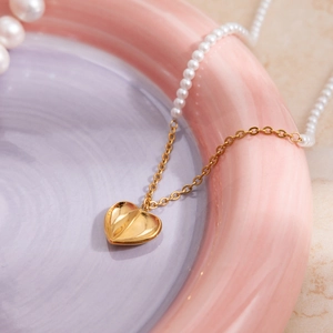 Chic gold heart pendant necklace with elegant white pearls and a durable gold-toned chain