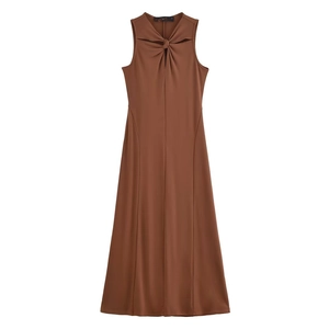 Elegantes ärmelloses braunes Midi-Kleid mit modischem Knotendetail am runden Ausschnitt