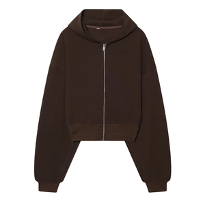 Détail de la fermeture éclair et de la capuche sur ce sweat à capuche court en velours marron