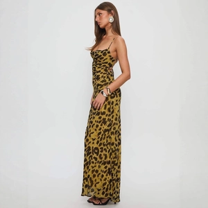 Robe longue léopard sexy avec fines bretelles et dos nu au design élégant