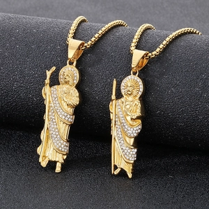 Pendentif Saint Jude hip hop en acier inoxydable doré avec des strass étincelants