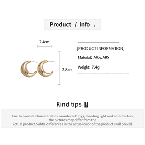 Detailed size specifications for gold geometric C-shaped stud earrings in alloy and ABS