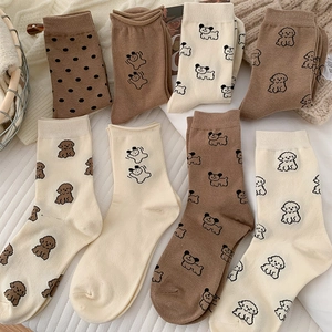 Süße Cartoon-Hundesocken in Beige und Braun für herbstliche Freizeit-Outfits