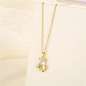 Collana in acciaio inossidabile dorato con pendente in cristallo e fiocco di zirconi