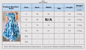 Detaillierte Größentabelle für das schulterfreie Kleid mit Schmetterlingsdruck und Maßen