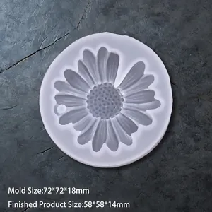 Detailed view of daisy silicone mold showing size specs 72x72mm for DIY flower resin craft
