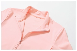 Detail of the stand-up collar and smooth zipper on the pink breathable yoga jacket