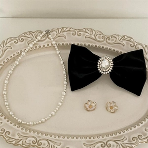 Elegant jewelry set with pearl necklace, black velvet bow clip and floral stud earrings