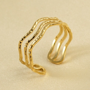 Bague Ouverte À Plusieurs Couches Ligne Ondulée Acier Inoxydable Plaqué Or 18K Texture Martelée Ajustable Bijoux Mode