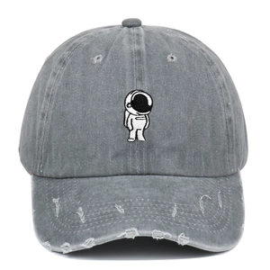 Casquette de baseball grise délavée avec broderie astronaute et visière style usé