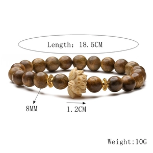 Detailansicht des Ebenholz-Lotus-Armbands mit 8mm Perlen und 18,5cm Längenangaben