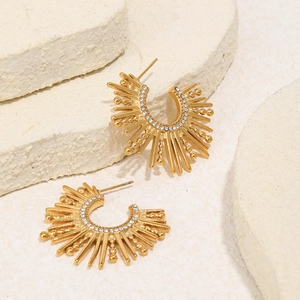 Sunburst C Shape Stud Earrings 18K Gold Plated Stainless Steel With Cubic Zirconia Radial Line Jewelry For Women Luxury