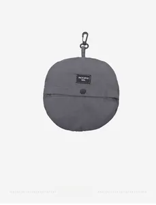 Détail du sac de rangement pliable en nylon imperméable gris foncé avec crochet