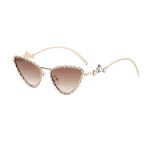 Cat eye sunglasses with gold frame, brown gradient lenses and rhinestone star details