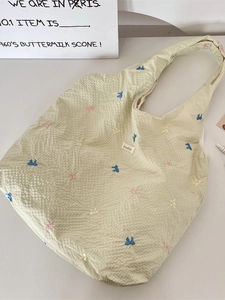 Sac fourre-tout en toile à carreaux verts avec nœuds brodés colorés et bandoulière large
