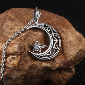 Collier avec pendentif étoile et lune en acier titane pour homme sur pierre naturelle