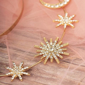 Serre-tête déesse du soleil baroque doré avec étoiles en cristal et couronne
