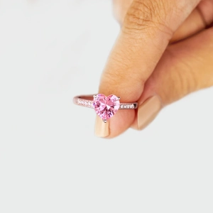 S925 sterling silver ring with heart-cut pink zircon and side accent diamonds