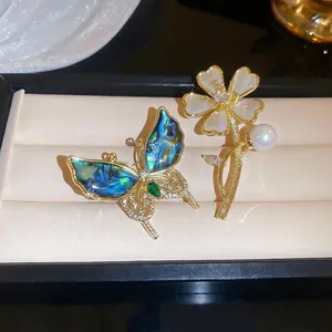 Broche Papillon Fleur Cuivre Plaqué Or Zircon Coquille Colorée Künstliche Perle Épingle Élégante Pour Femmes Bijoux Mariage Fête