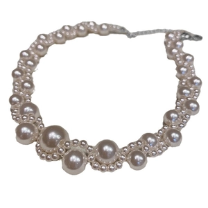 Luxurious faux pearl choker necklace with wave arrangement and metal extension chain