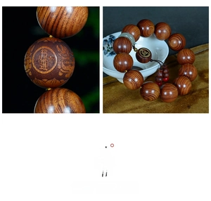 Gros plan détaillé de perles de prière en bois de Dalbergia sculptées avec motifs chanceux