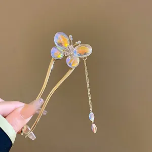 Eleganter Schmetterlings Haarnadel mit Kristallflügeln, Goldquaste und schimmernden Anhängern