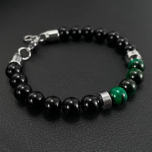 Men's beaded bracelet with natural black onyx, green malachite and stainless steel clasp