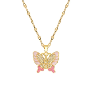 Collana a farfalla in titanio dorato con smalto rosa e cristalli lucenti