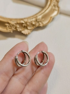 Detail shot of S925 sterling silver double-layered hoop earrings with hallmark stamp