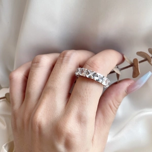 Elegant s925 silver ring featuring sparkling square-cut clear zircons on a female hand